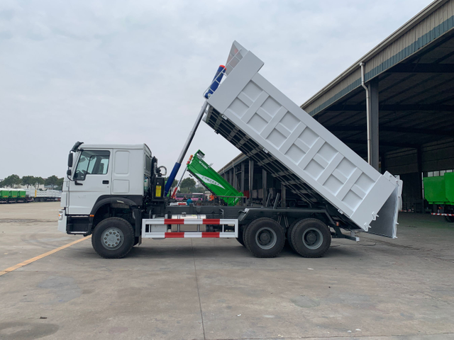 SINOTRUK HOWO 6X4 20CBM CAMINH