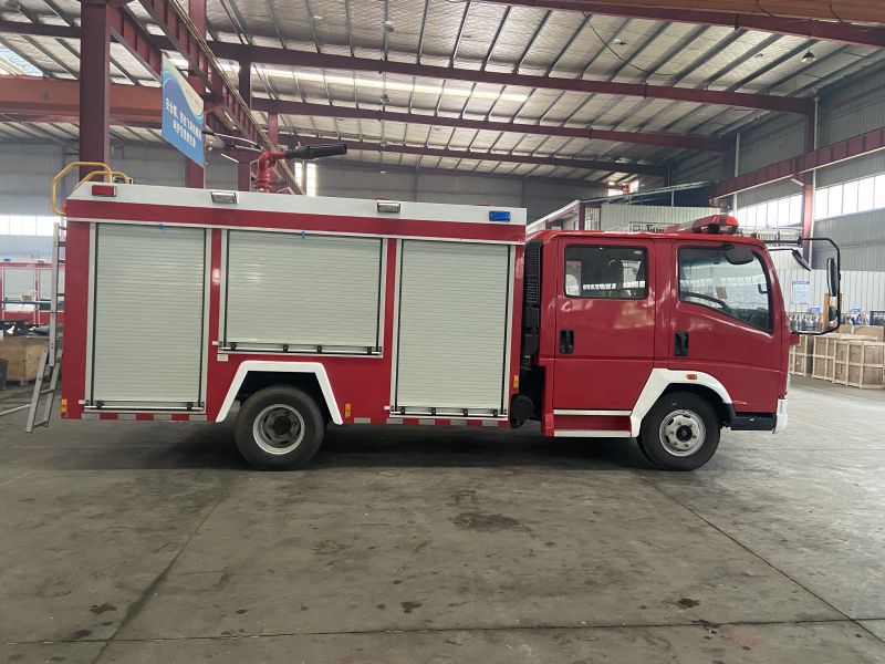 Cummins Engine 3 Cbm Water e 1 Cbm Foam Fire Control Truck