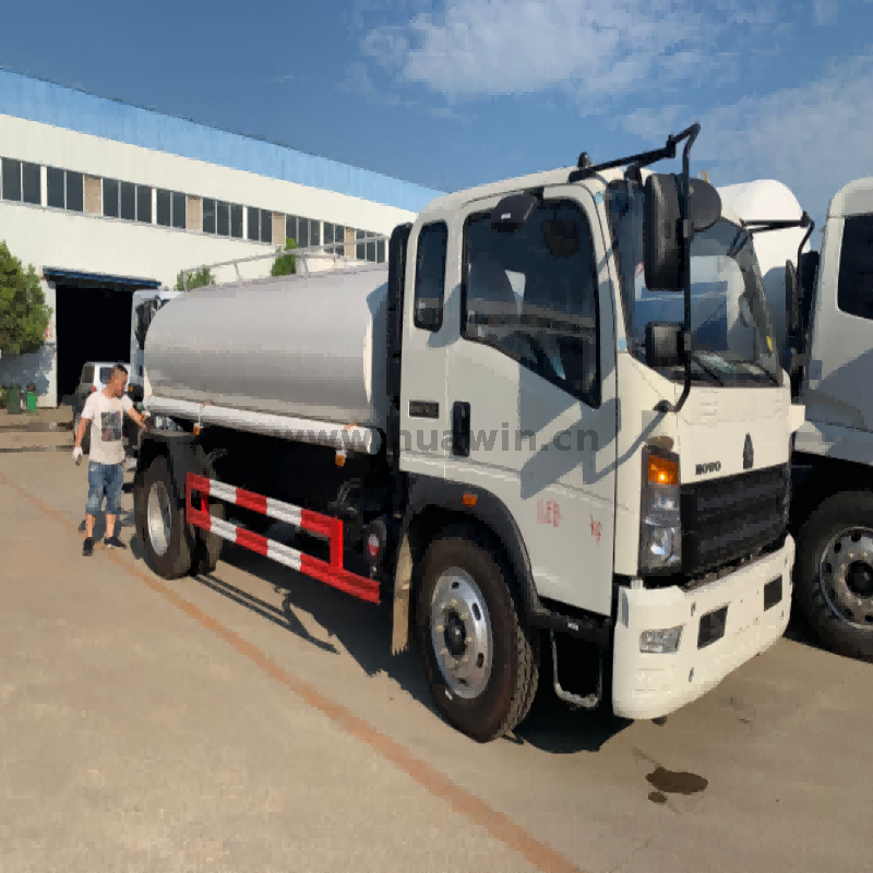 Caminhão de aspersão de água SINOTRUK HOWO Caminhão Bowser de água 10.000L 