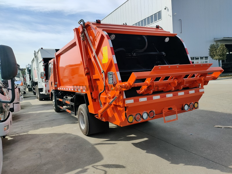 Caminhão compactador de lixo leve SINOTRUK HOWO-6CBM