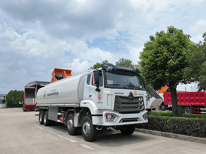 SINOTRUK HOWO NX 8X4 TABILHO DE FUEL