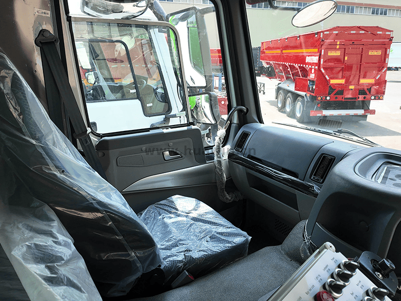 SINOTRUK HOWO 4X2 ROAD SWEEPER CURCIMENTO-10