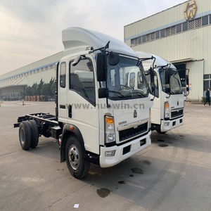 Sinotruk Howo 4 × 2 Diretor leve com chassi de cargo de defletor aéreo 