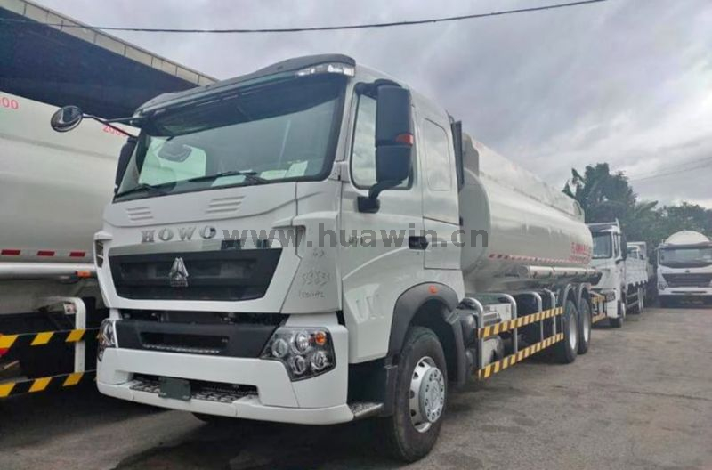 Caminhão petroleiro de combustível SINOTRUK A7 T7 8X4 25 CBM