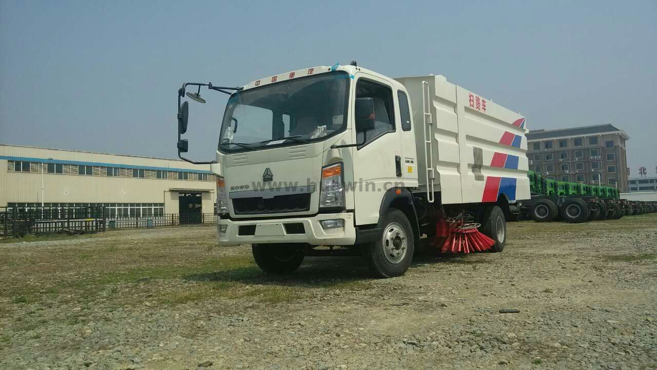 SINOTRUK HOWO 4x2 Varredora e caminhão de lavagem-6CBM