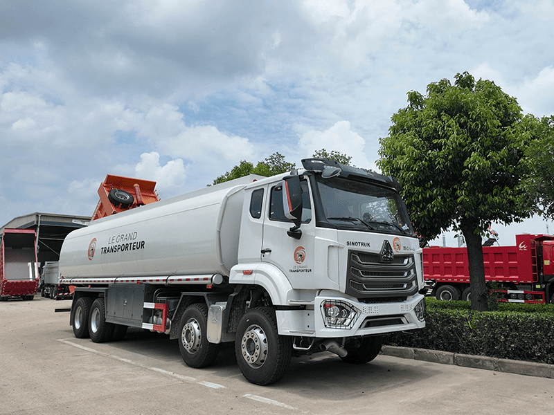 SINOTRUK HOWO NX 8X4 TABILHO DE FUEM