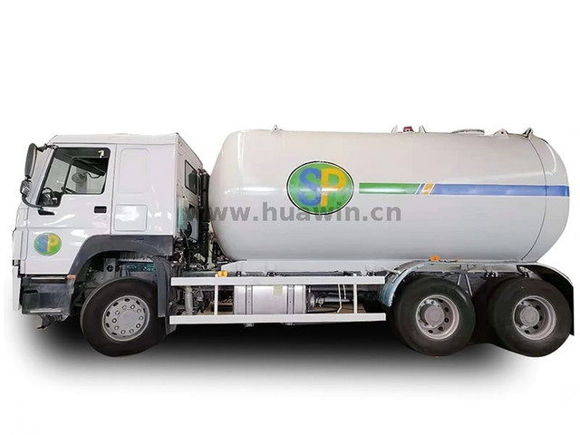 SINOTRUK HOWO LPG Caminhão de tanque de reabastecimento de gás 20 ~ 25 CBM 