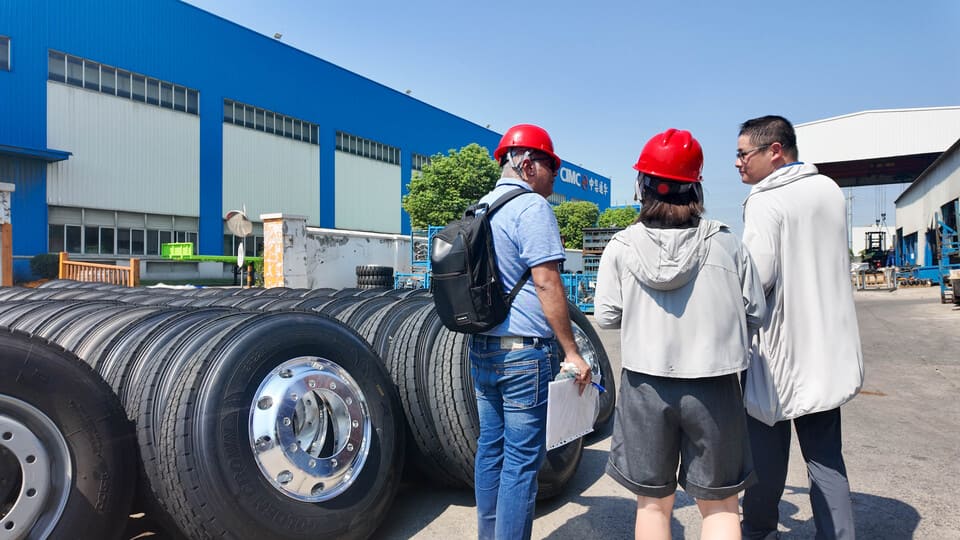 Visita ao cliente de Sierre Leone à fábrica para inspeção do trailer-3