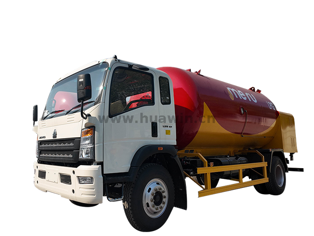 SINOTRUK HOWO 4X2 GAS TAND BOBTAL
