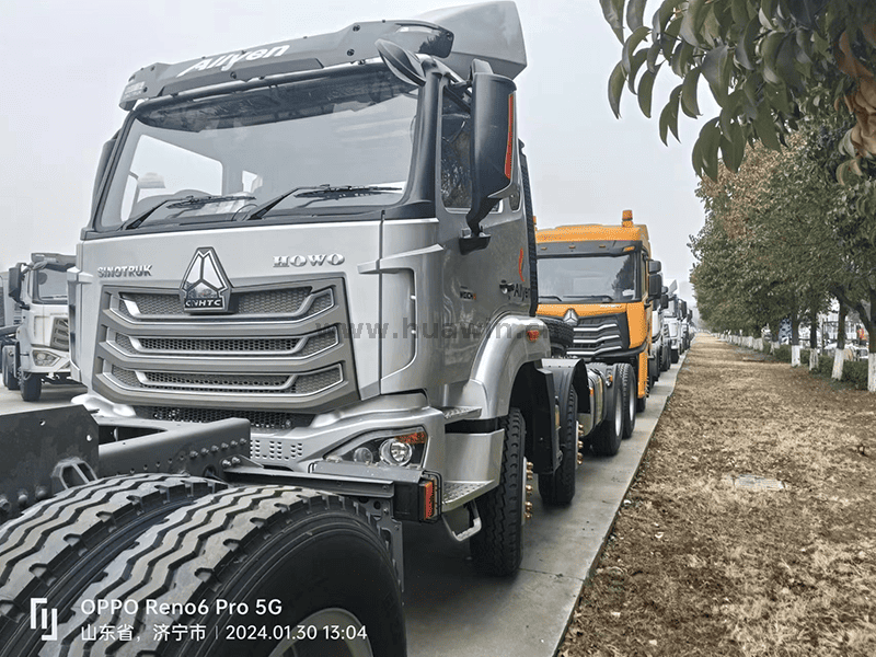 Tractor Sinotruk Howo NX 8x4