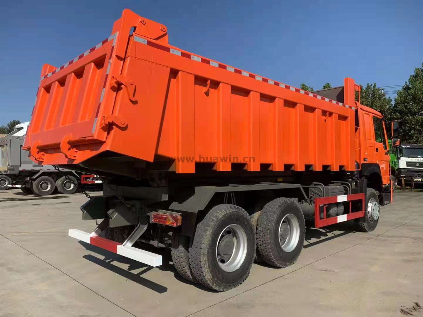 16CBM HOWO 6X4 Scow End Sand agrega caminhão basculante de transporte com porta traseira