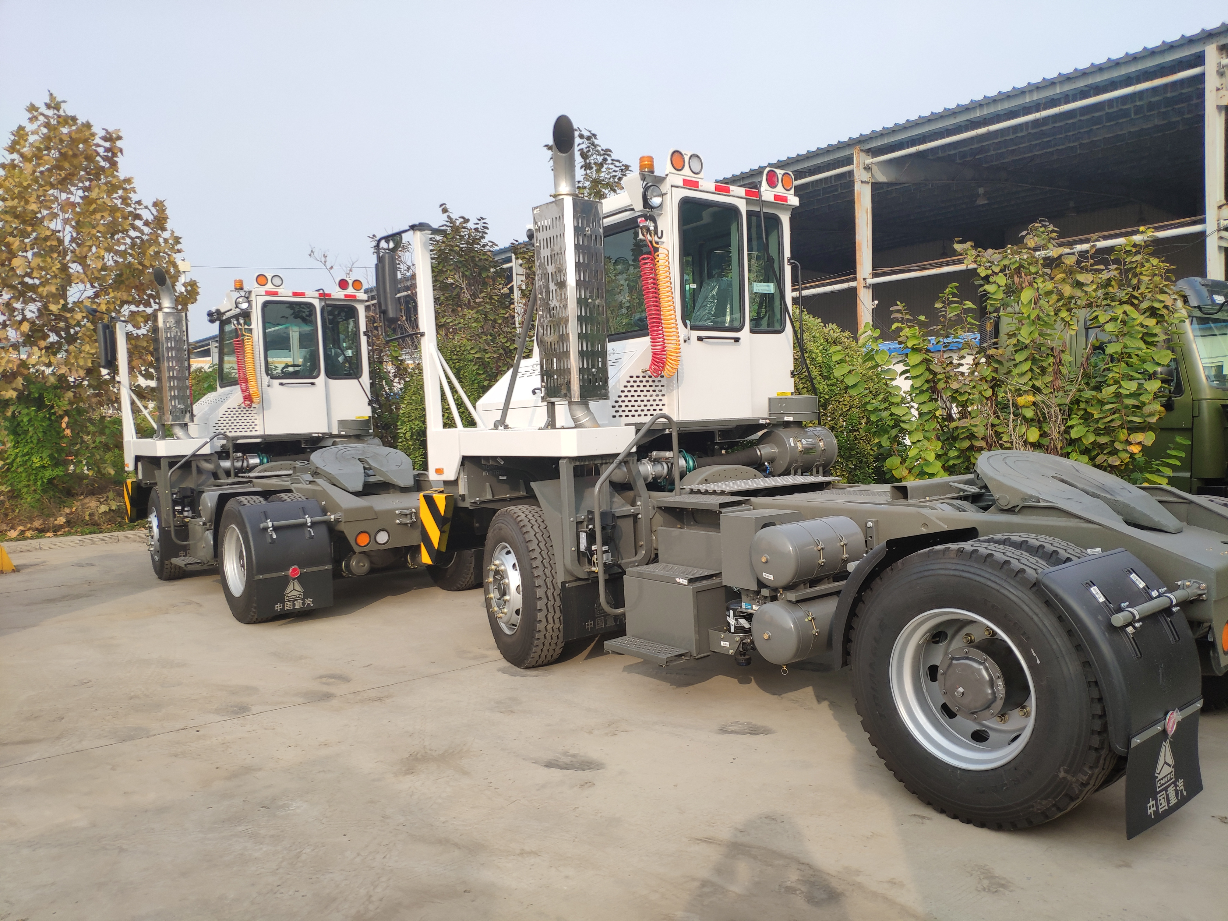 Caminhão trator terminal SINOTRUK HOVA 4X2 para transporte portuário