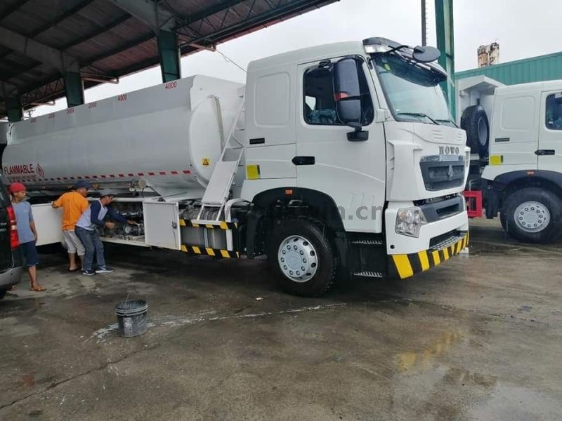 Caminhão petroleiro de combustível SINOTRUK A7 T7 8X4 25 CBM