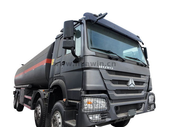 Caminhão -tanque de combustível Sinotruk Howo7 8 × 4
