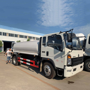 Sinotruk Howo 6 Wheeler Water Tanker Truck 10.000 litros