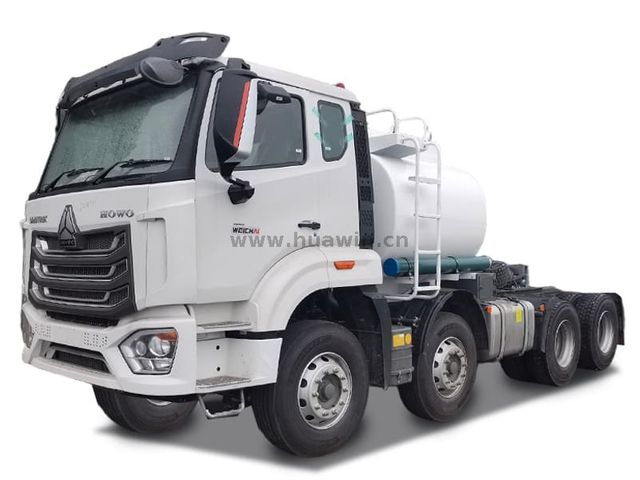 Trator Sinotruk Howo NX 8x4 (4 CBM Tank)