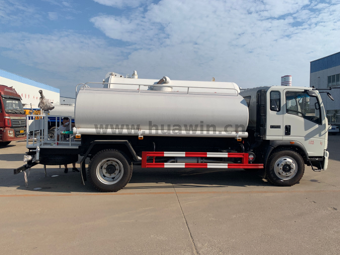 SINOTRUK HOWO caminhão tanque de água de 6 rodas 10.000 litros