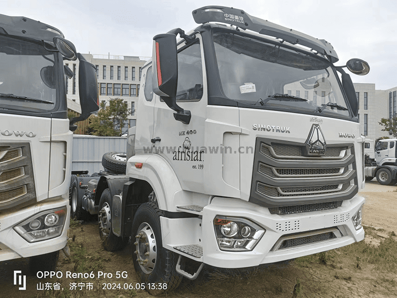 Tractor Sinotruk Howo NX 8x4
