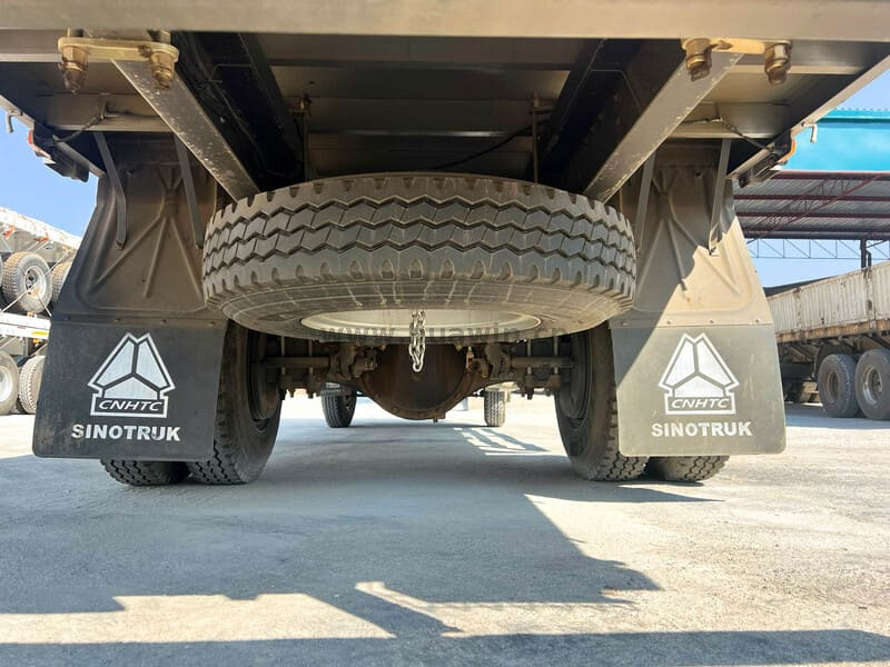 Caminhão de carga leve SINOTRUK HOWO 4X2 Caminhão-8