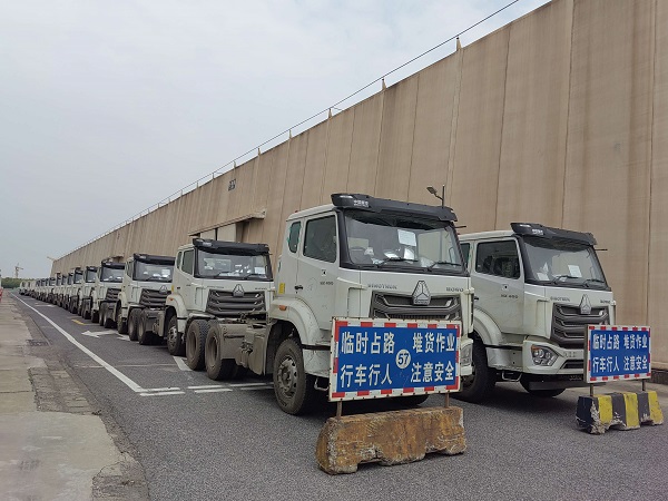 豪沃NX港口接车22