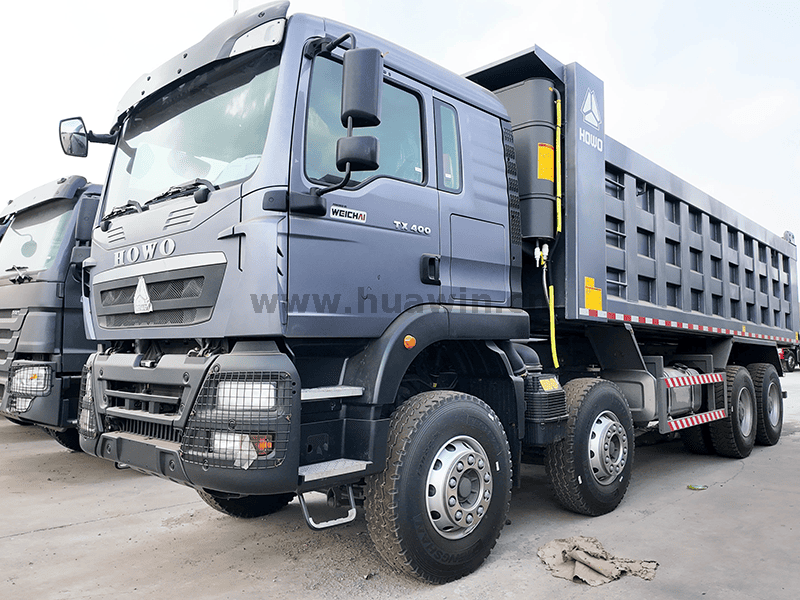 SINOTRUK HOWO DUMP CURCIMA TX-8 × 4 