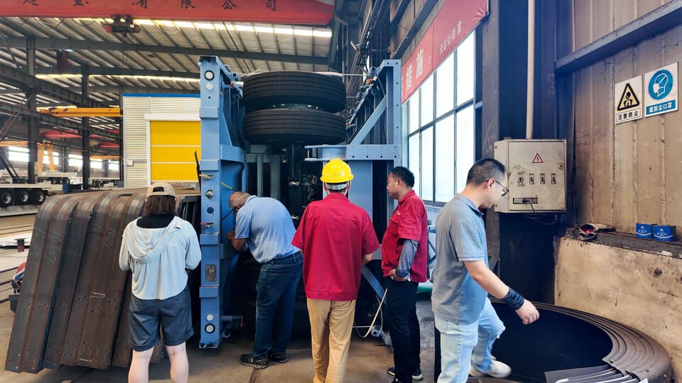Visita ao cliente de Sierre Leone à fábrica para inspeção do trailer-5