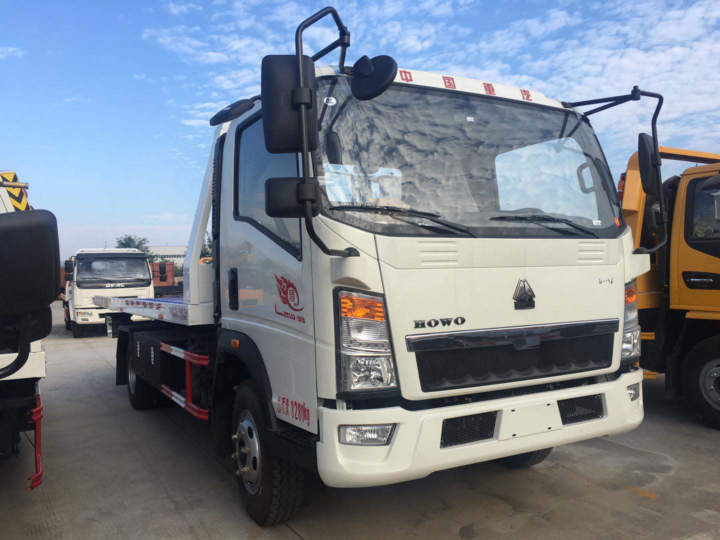 Caminhão destruidor de autocarregador de transporte de máquinas SINOTRUK HOWO