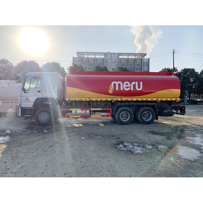 Caminhão tanque de reabastecimento de veículo com rodas SINOTRUK HOWO 10