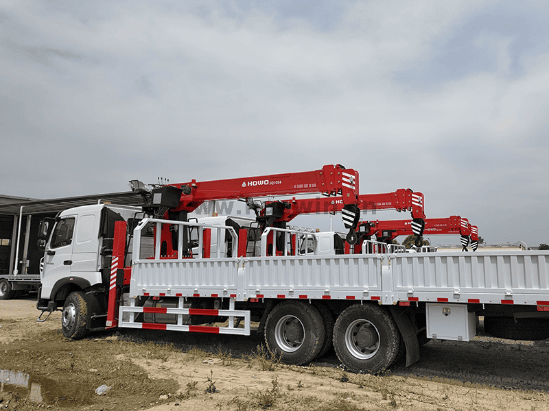 SINOTRUK HOWO TRIMELHO CRANE MONTADO-4