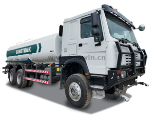 Caminhão de aspersão de água sinotruk howo 6x4