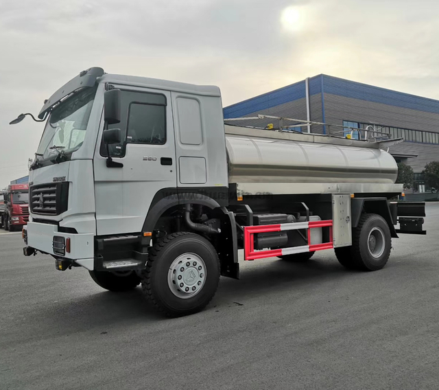 Caminhão de armazenamento e transporte de leite SINOTRUK HOWO 6X4 16 cbm 