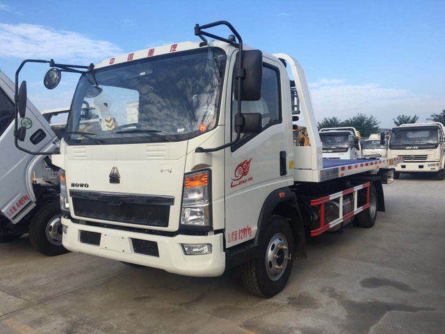 Caminhão destruidor de autocarregador de transporte de máquinas SINOTRUK HOWO