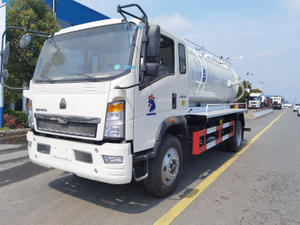 China New 5000 litros 4x2 Fabricante de caminhões de caminhão de esgoto
