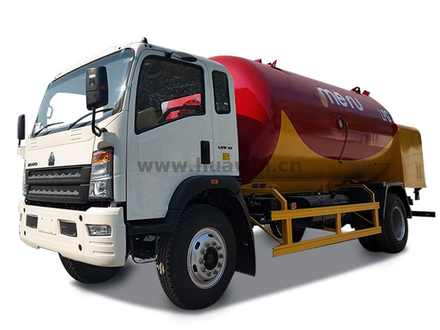 SINOTRUK HOWO 4X2 GAS TAND BOBTAL