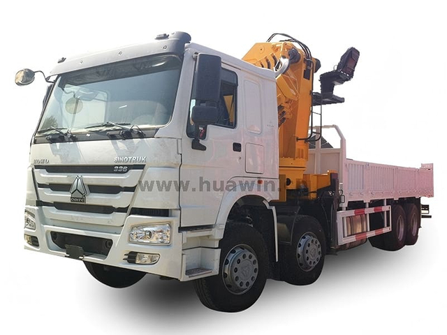 SINOTRUK HOWO 8X4 CRANE CURCHO - 16TON XCMG KNULKE BOOM