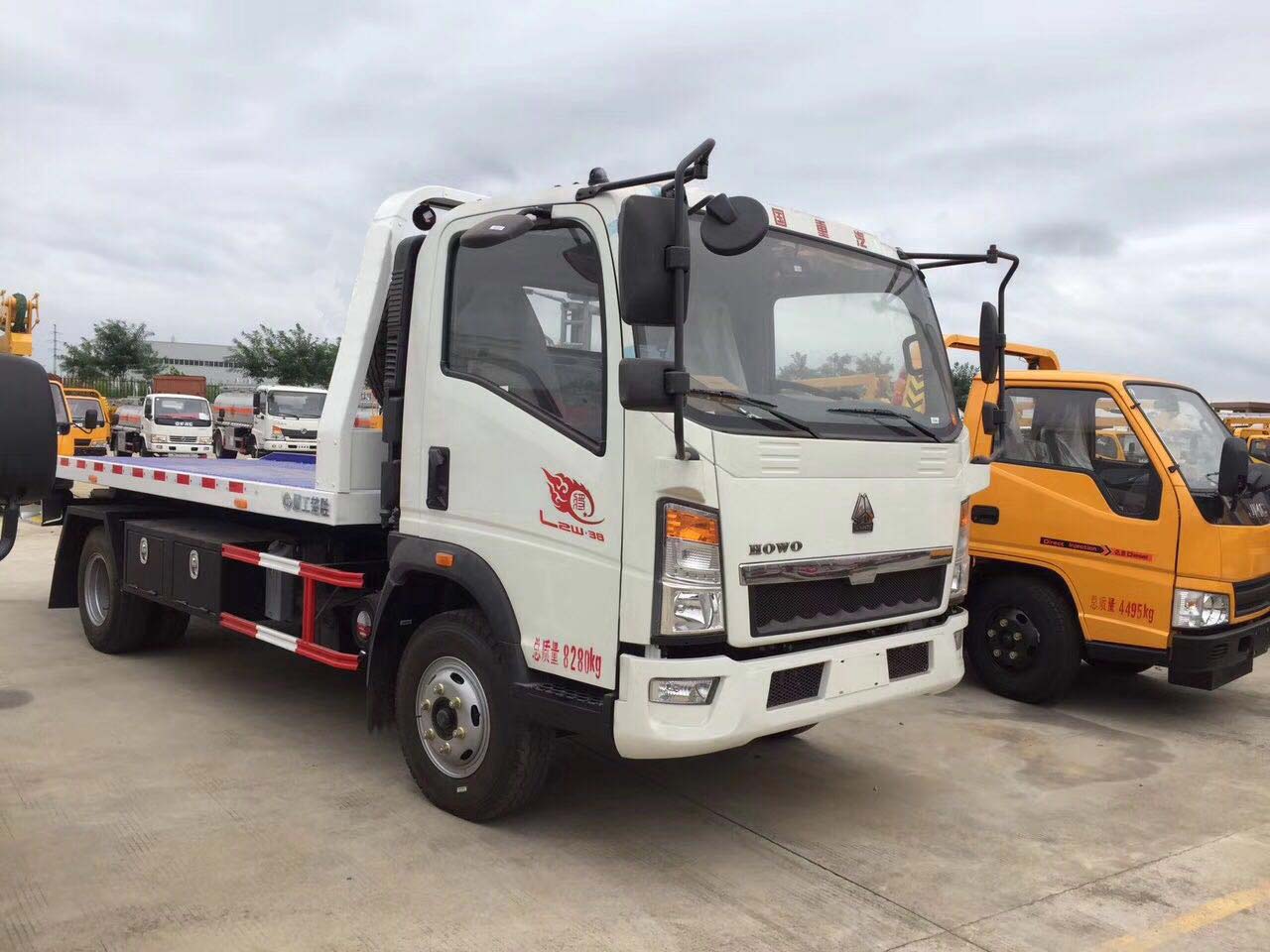 Caminhão destruidor de autocarregador de transporte de máquinas SINOTRUK HOWO