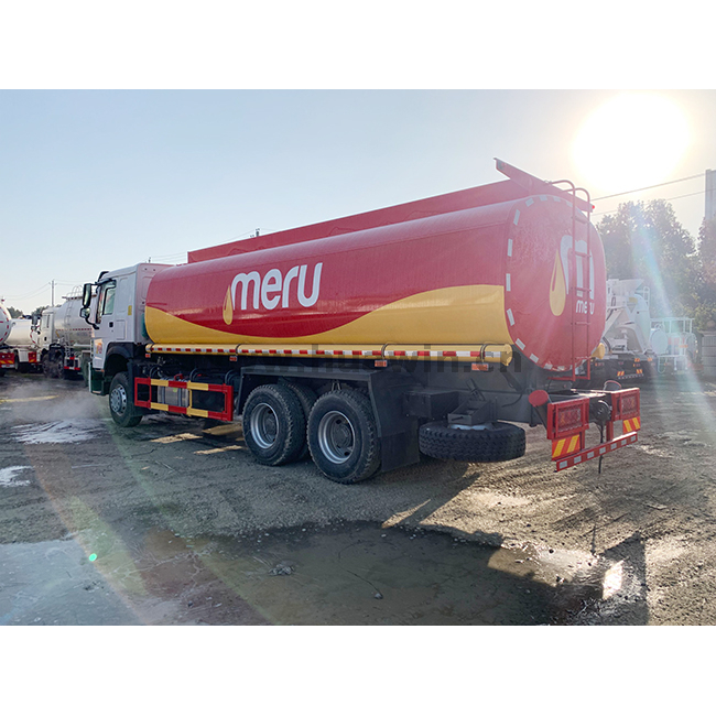 Caminhão tanque de reabastecimento de veículo com rodas SINOTRUK HOWO 10