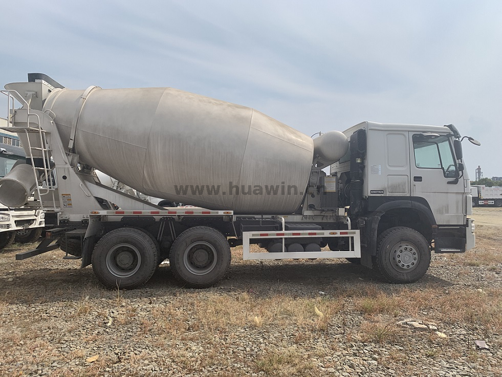 Caminhão betoneira SINOTRUK HOWO 6x4 - 12CBM