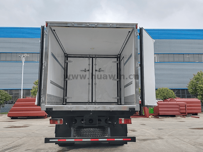 Caminhão Refrigerado Sinotruk Howo 4x2-8