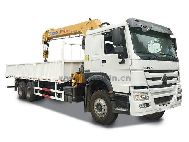 SINOTRUK HOWO 6X4 CRANE CURCH - 10TON XCMG BOOM TELESCOPAL
